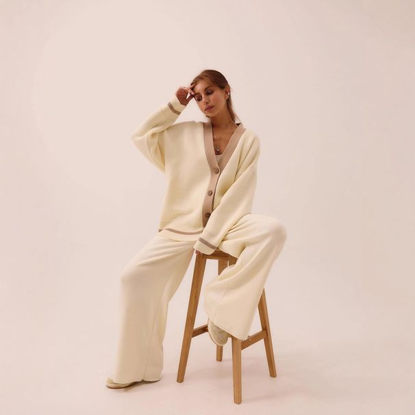 Completo con cardigan con bottoni e scollo a V profondo e pantaloni a gamba larga (coordinati in maglia oversize, streetwear Y2K, misto cotone e poliestere per un look a strati senza sforzo)_voghion.com