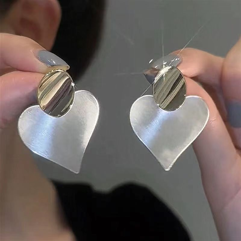 Women's High-end Light Niche Retro Hong Kong Style Color Matching Love French Exquisite Layered Slimming Earrings_voghion.com