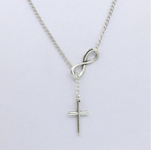 Collana con ciondolo a forma di croce con numero fortunato 8, in vendita a prezzi scontati_voghion.com