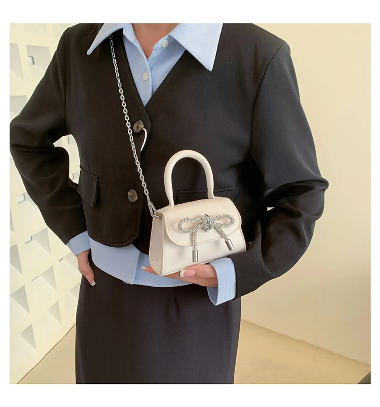 Sac pour enfants de petite fille, nouveau sac à main pour fille avec nœud clouté de diamants de printemps et d'été, sac à bandoulière en chaîne pour femmes de niche, sac rouge pour femmes_voghion.com