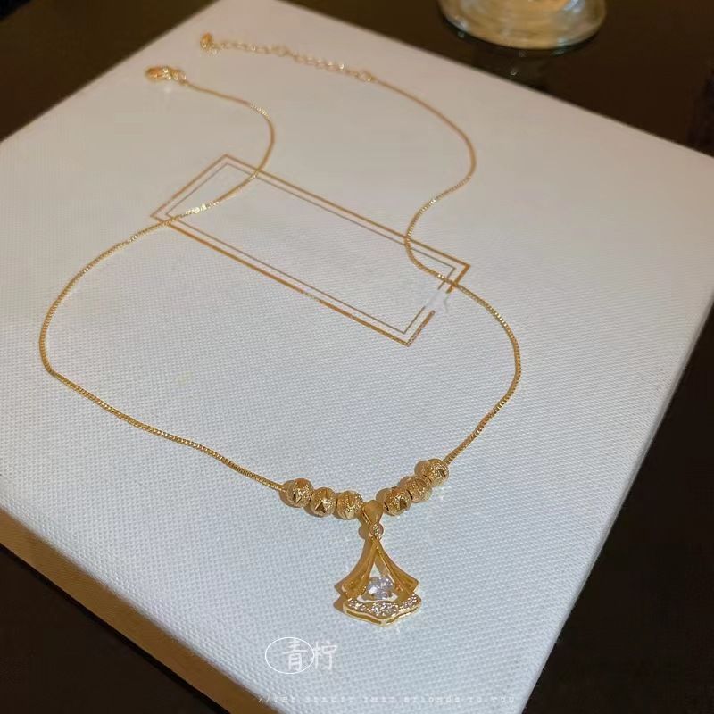 Women's necklaces Smart Transfer Bead Small Skirt Necklace 2022 New Women's High-end Niche Fashion Internet Celebrity Clavicle Chain_voghion.com