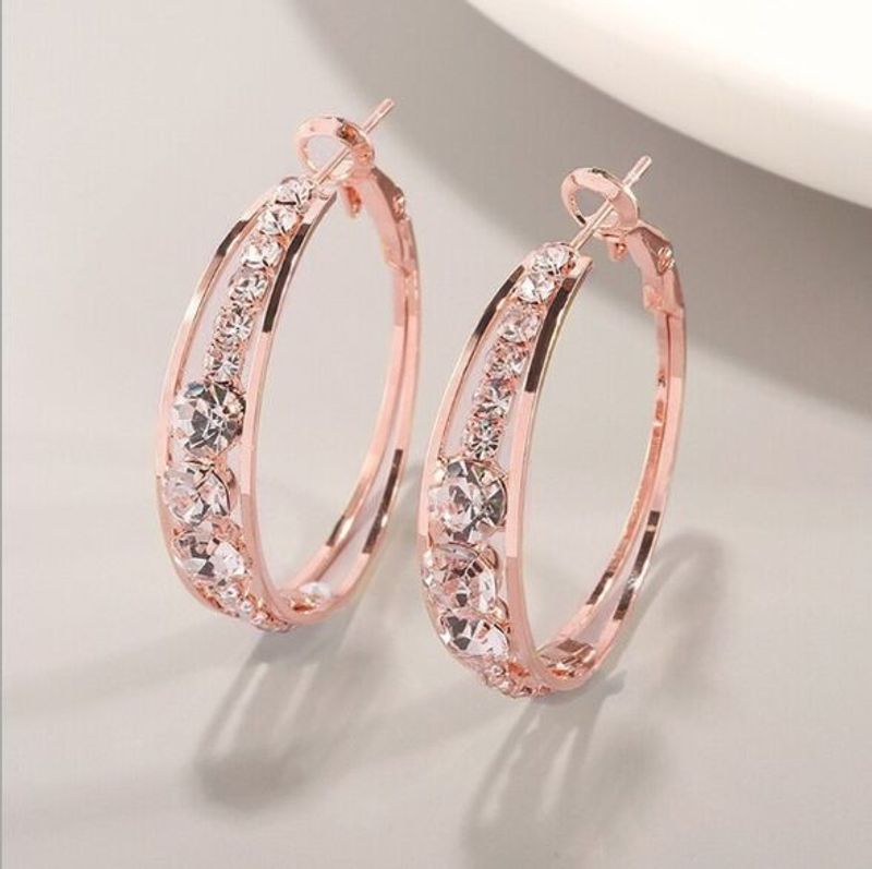 Shui diamant indlagt kvinder med store cirkler og øreringe ornamenter_voghion.com