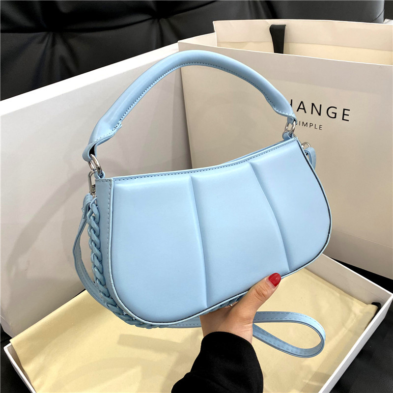 Frauen 2023 Neue Herbst Und Winter Mode Textur Eine Schulter Umhänget Design Sinn Kleine Unterarm Law Stick Kette_voghion.com