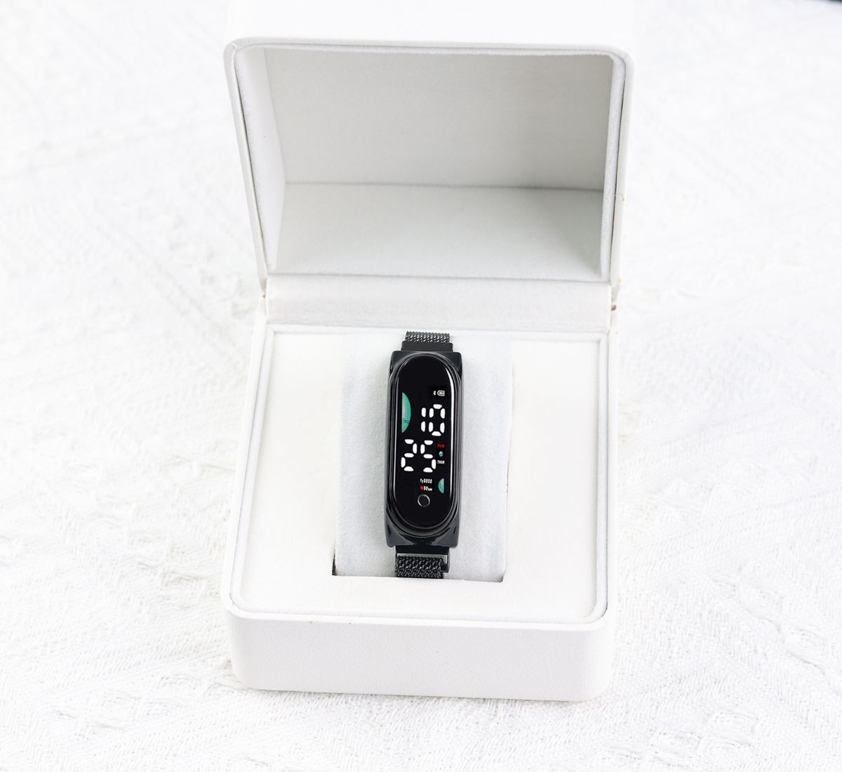 Außenhandel Exklusive Milan LED Elektronische Uhr Mode Touch M9 Magnetische Legierung Armband Uhr_voghion.com