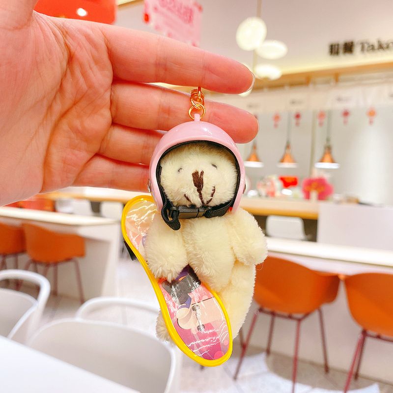 Nuevo colgante de peluche de oso de patineta con diseño creativo de dibujos animados, llavero con bolsa de regalo para estudiantes._voghion.com