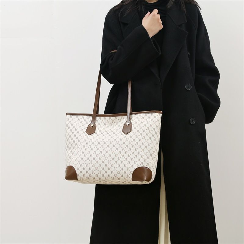 Large Capacity Women's 2024 New Versatile Shoulder Commuter Premium Texture Handheld Tote Bag_voghion.com