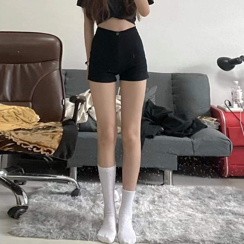 Siyah yüksek belli denim şortlar kadınların sıkı elastik kalçaları, zayıflatıcı ve seksi. Baharatlı kızlar sıcak A kesim kalçalara sahip_voghion.com