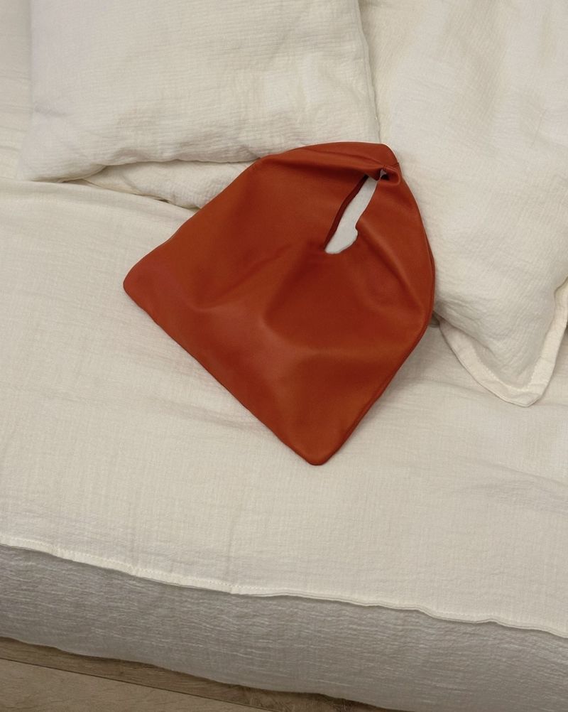 Bolsas femininas com alça, bolsa triangular de couro, bolsa de couro de vaca, bolsa simples Joker_voghion.com