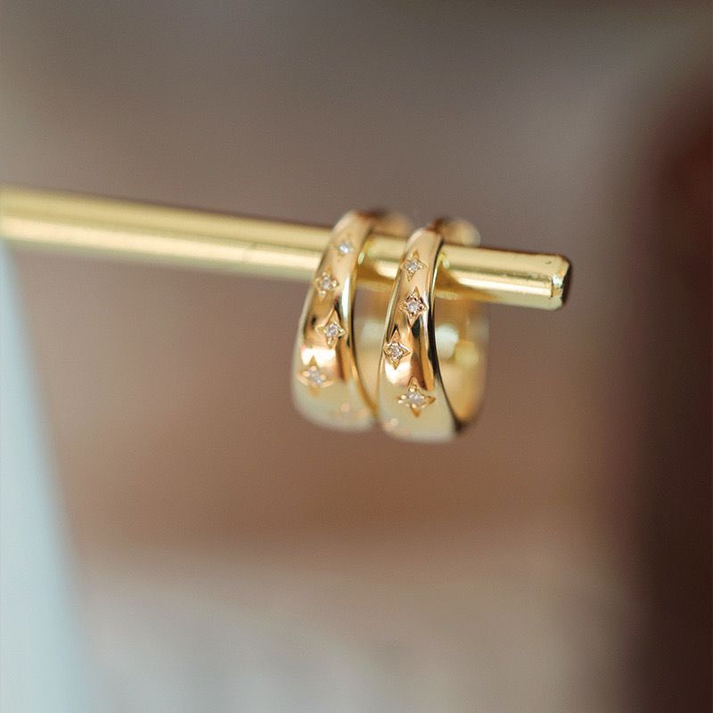 Orecchini a cerchio con cielo stellato placcato in oro e zirconi scintillanti per donna - Design semplice, versatile e artistico_voghion.com