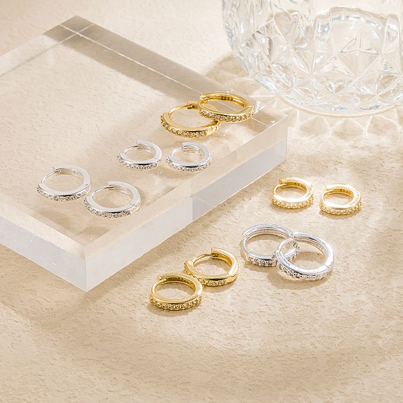 Orecchini in stile Ins di lusso leggeri, placcati in oro, di alta qualità, eleganti e alla moda, con diamanti rotondi intarsiati a metà._voghion.com