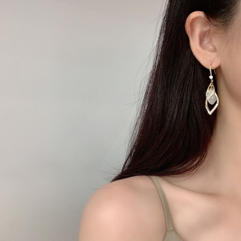 Boucles d'oreilles longues classiques en opale dorée élégantes en forme de goutte, boucles d'oreilles élégantes à texture géométrique en métal_voghion.com