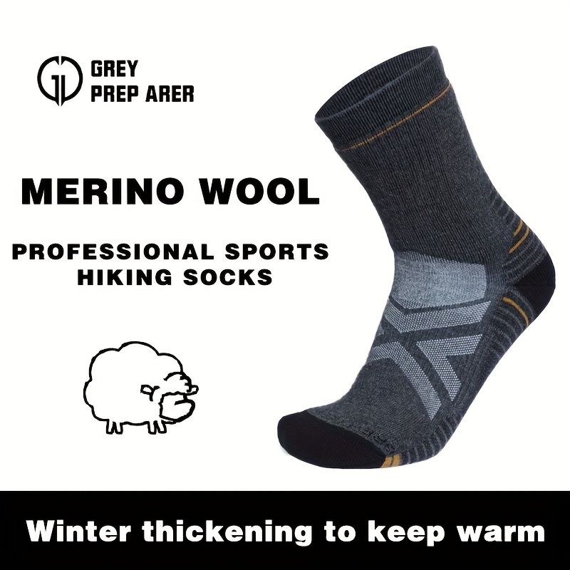 A Pair Of Outdoor Merino Wool Socks With A Gray Shell, Designed For Warmth During Skiing And Hiking Activities In Autumn And Winter For Men._voghion.com