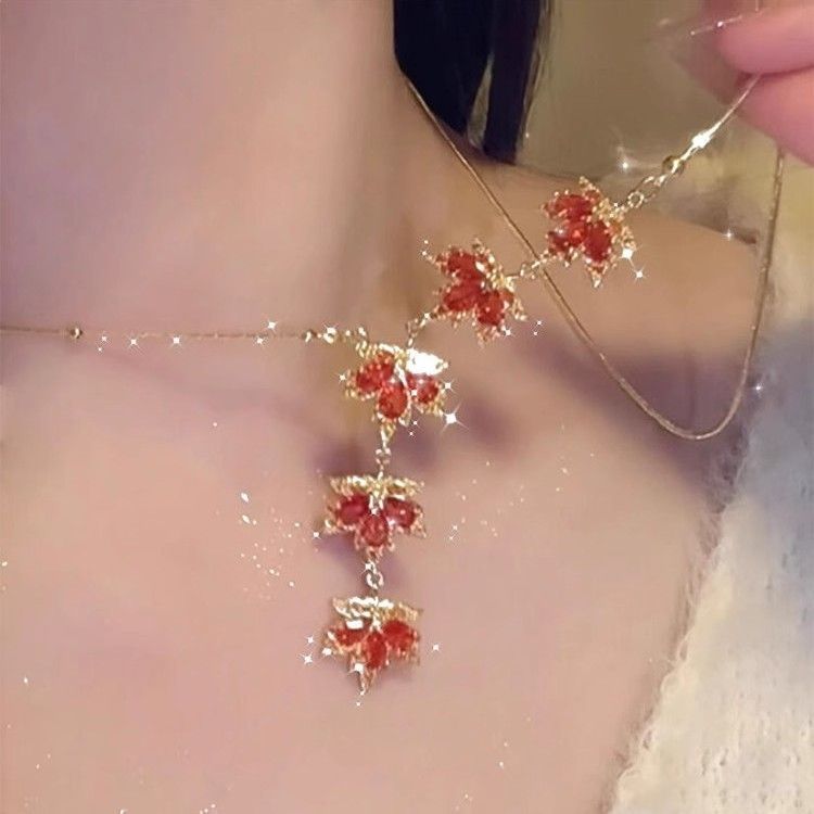 Orange Red Maple Leaf Autumn And Winter Red Leaf Fringed Necklace Fashionable Light Luxury Niche Unique Design Sweater Chain_voghion.com