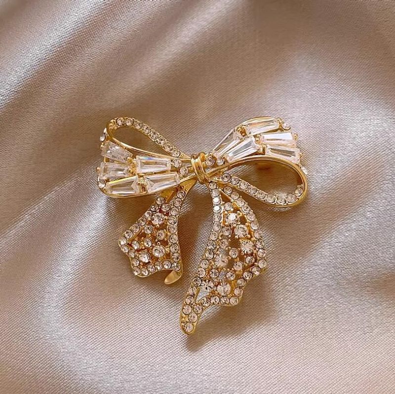 Artistic style bow, zircon brooch, anti glare fixed suit, clothing accessories, high-end and exquisite women's chest flower pins_voghion.com