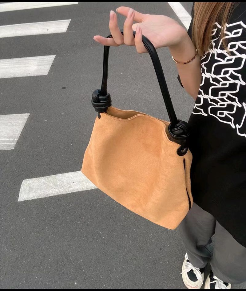 Women's 2024 Autumn/Winter Single Shoulder Tote Suede New Small and Versatile Large Capacity Texture Underarm Bag_voghion.com