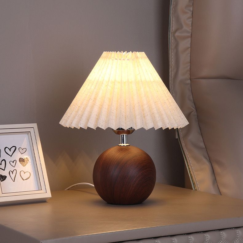Pleated Table Nordic Ceramic Bedroom Bedside Lamp Cozy Romantic Simple INS Style Girly Heart High-end_voghion.com