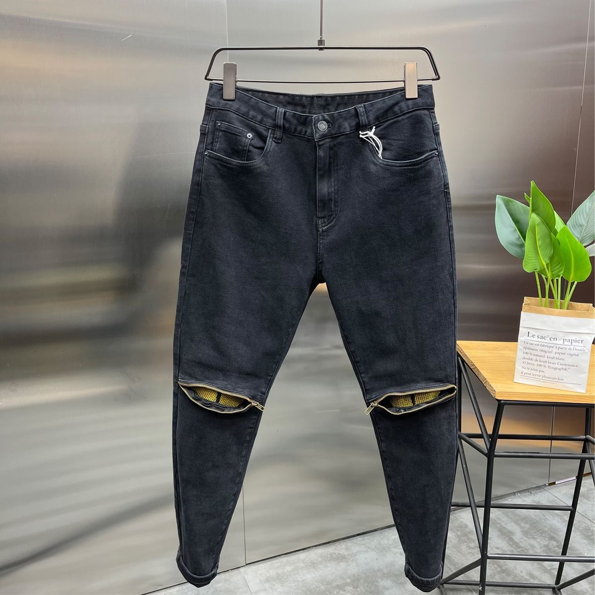 Jeans für Herren, neuer gewaschener High-End-Kniereißverschluss, schwarze Slim Fit, kleine Füße, koreanische Version, mikroverjüngte Freizeithose_voghion.com
