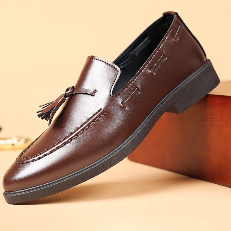 2025 With Tassels Leather Loafers Versatile Soft Sole Suit Moccasins Korean Version British Style Men's Groomsmen Shoes_voghion.com