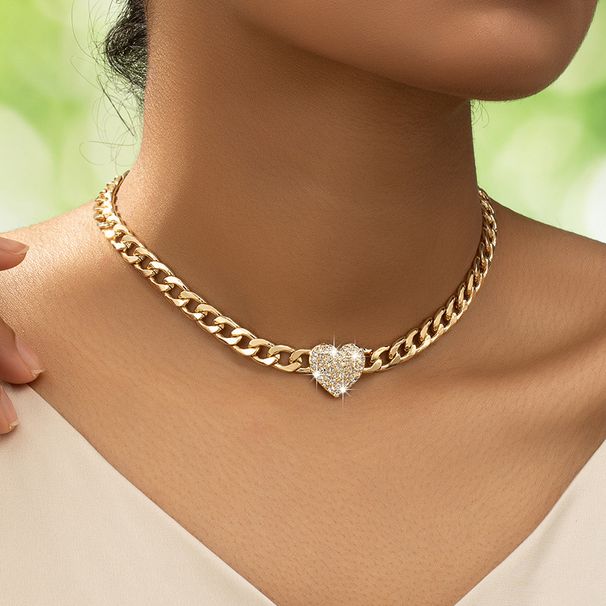Kadınlar İçin Şık Kalp Şeklinde Köprücük Kemiği Zinciri ile Lüks Stilde Tam Elmas Kalp Kolye_voghion.com