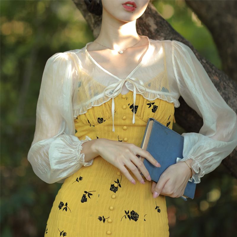 Καλοκαιρινή αναπνεύσιμη μπλούζα από μετάξι Nara, ανοιχτόχρωμη, αντιηλιακή προστασία_voghion.com