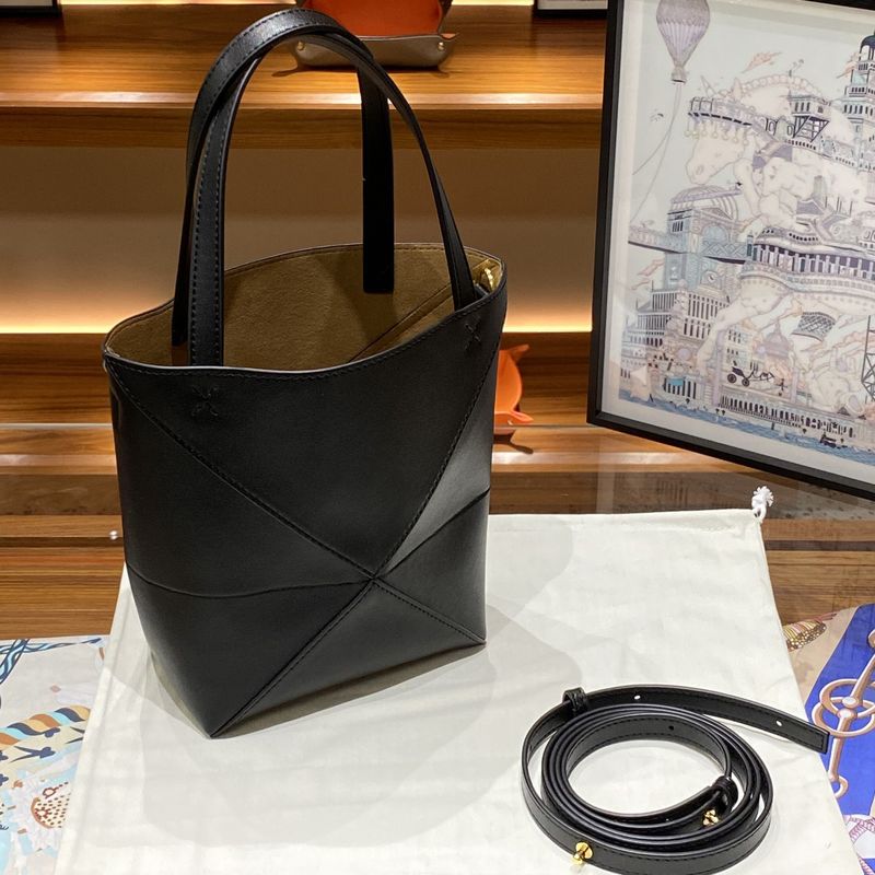 2025 New Cowhide Foldable Deformable Geometric Single Shoulder Crossbody Handheld Large Capacity Genuine Leather Tote_voghion.com