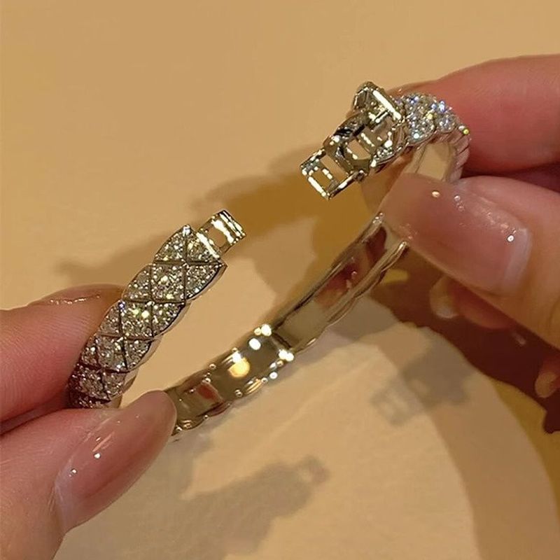 "Star Screen Symphony" Super Flash Rhombus Bracelet French Light Luxury Simple Premium Court Style Personality Jewelry Women_voghion.com