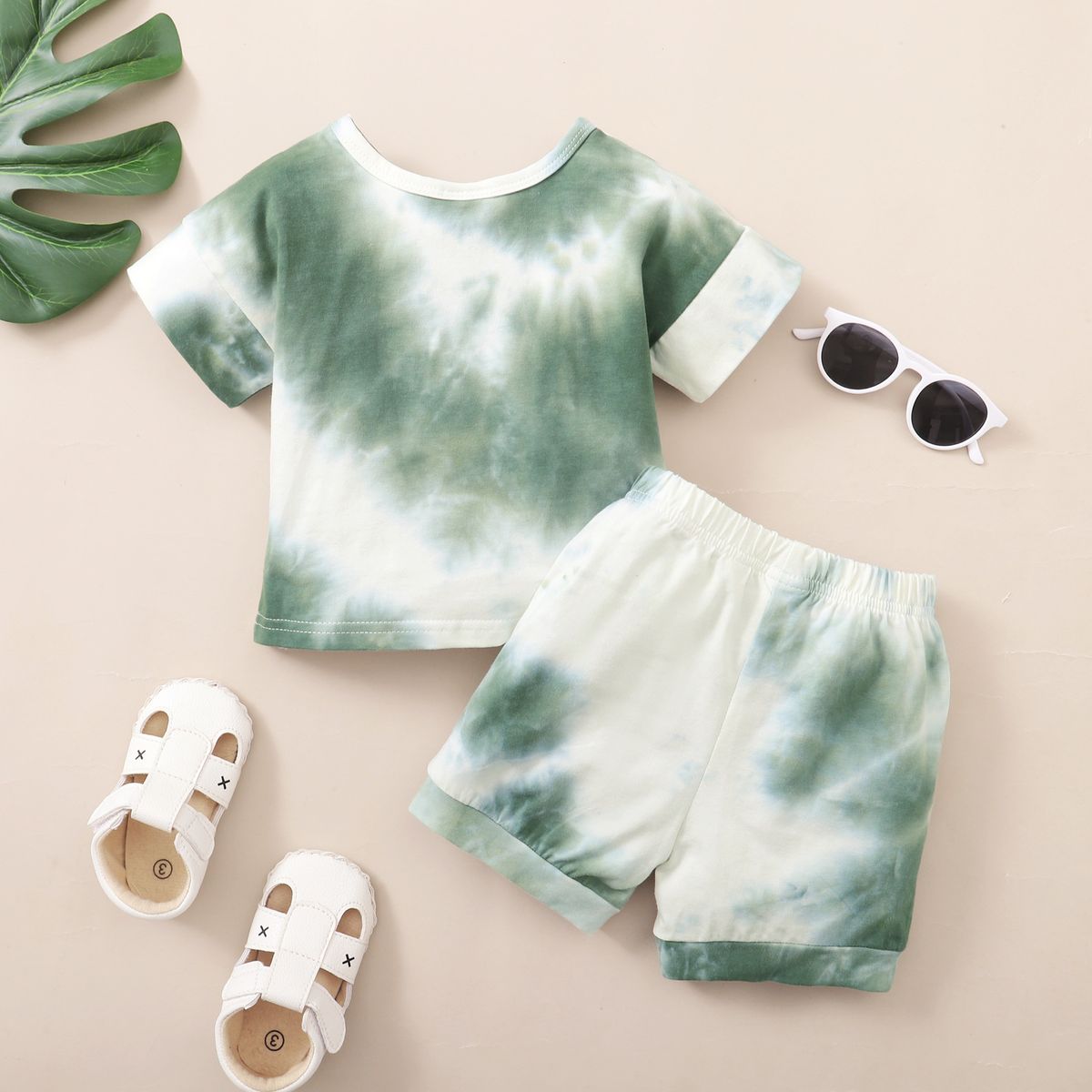 Kinderkleidung für Jungen Frühling und Herbst 2024 Neu Beliebtes Kurzarmoberteil mit Batikmuster und Batikshorts für kleine und mittelgroße Kinder_voghion.com