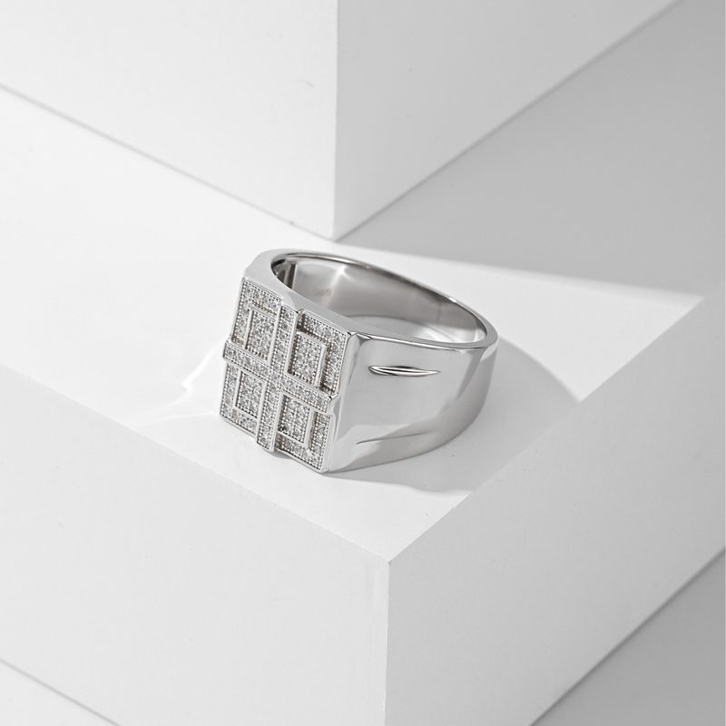 Luxe herenring van puur zilver met Cubaanse diamanten in hiphopstijl_voghion.com