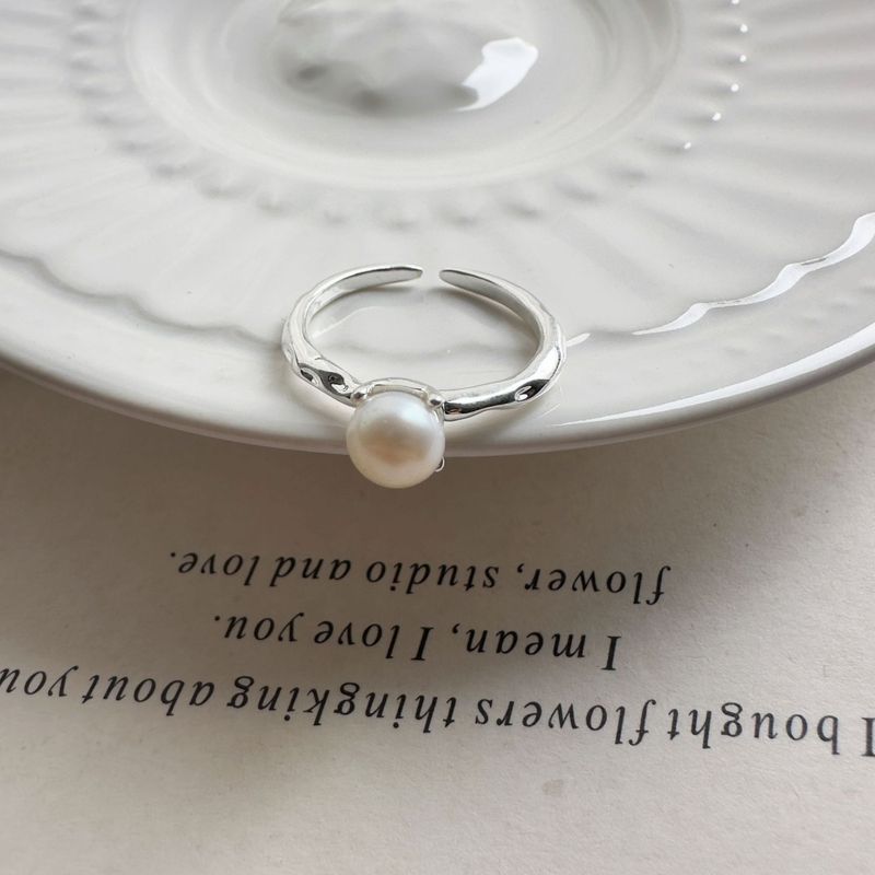 Einfacher offener Ring aus Süßwasserperlen für Frauen 2024 neues beliebtes Nischendesign High-End-Zeigefingerring Schmuck Großhandel_voghion.com