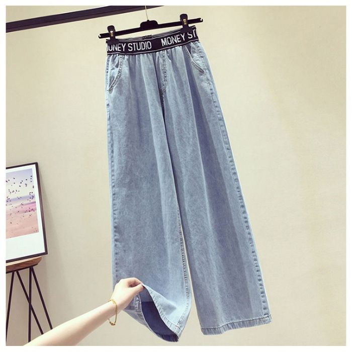 "Set di jeans Streetwise: jeans a gamba larga con cavallo basso e felpa con cappuccio a contrasto con maniche raglan, silhouette oversize per uno stile urbano disinvolto"_voghion.com