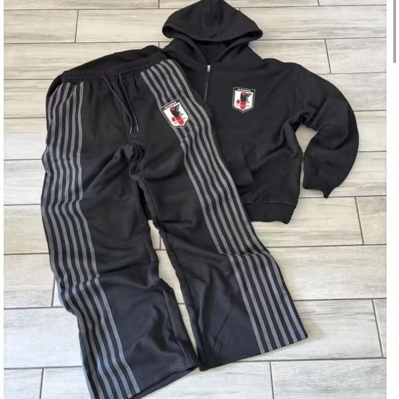 ​​Lässiges, gestreiftes Herren-Set aus Kapuzenpullover und Hose – Baumwollmischung, gesticktes Abzeichen, lockere Passform, trendige Streetwear für Frühling/Herbst​​_voghion.com