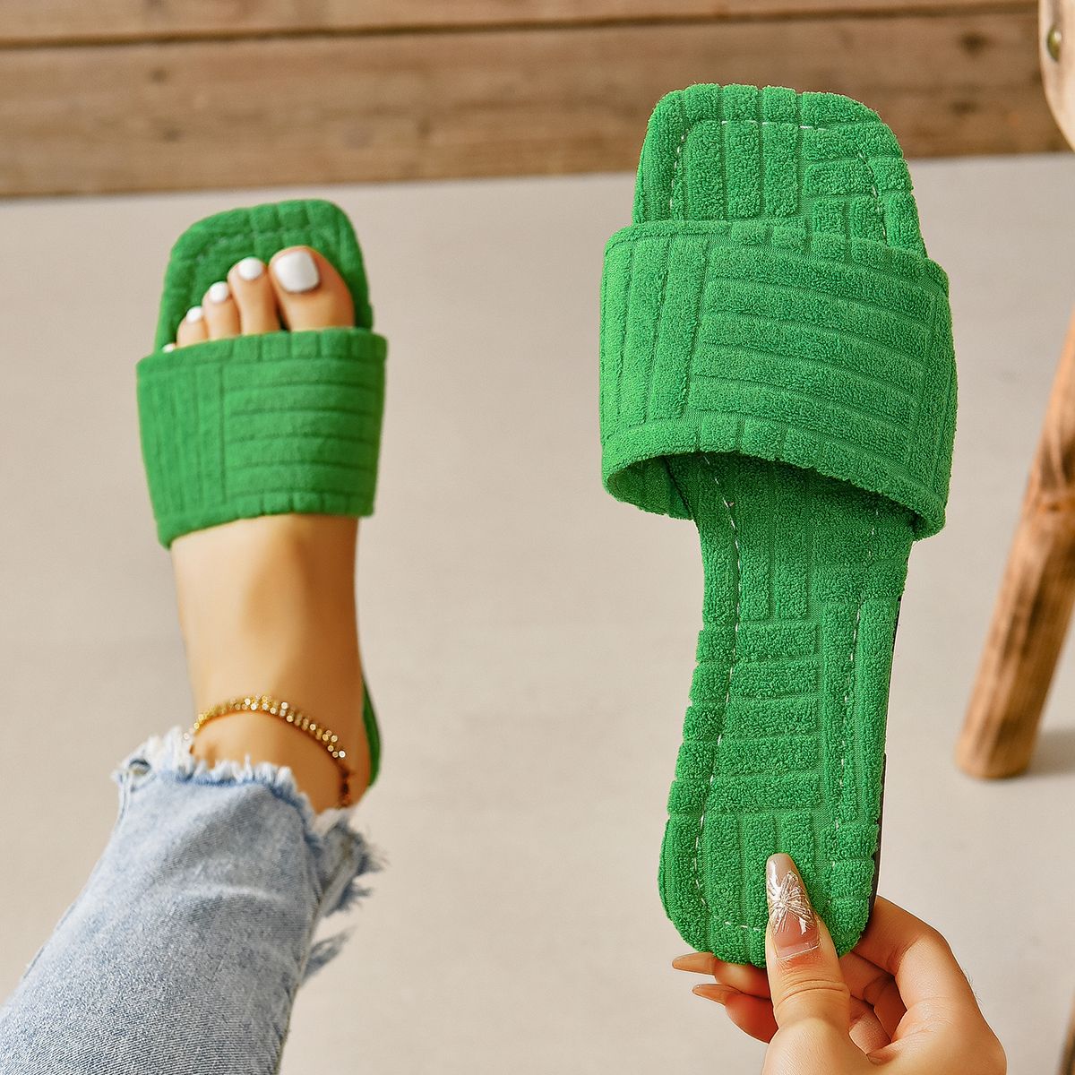 Καλοκαιρινές παντόφλες Γυναικείες Flat Luxury σαγιονάρες παραλίας εξωτερικού χώρου Γυναικεία σανδάλια Trend Brand Design Slides Παπούτσια Γυναικεία 2024 Μεγάλο μέγεθος 43_voghion.com