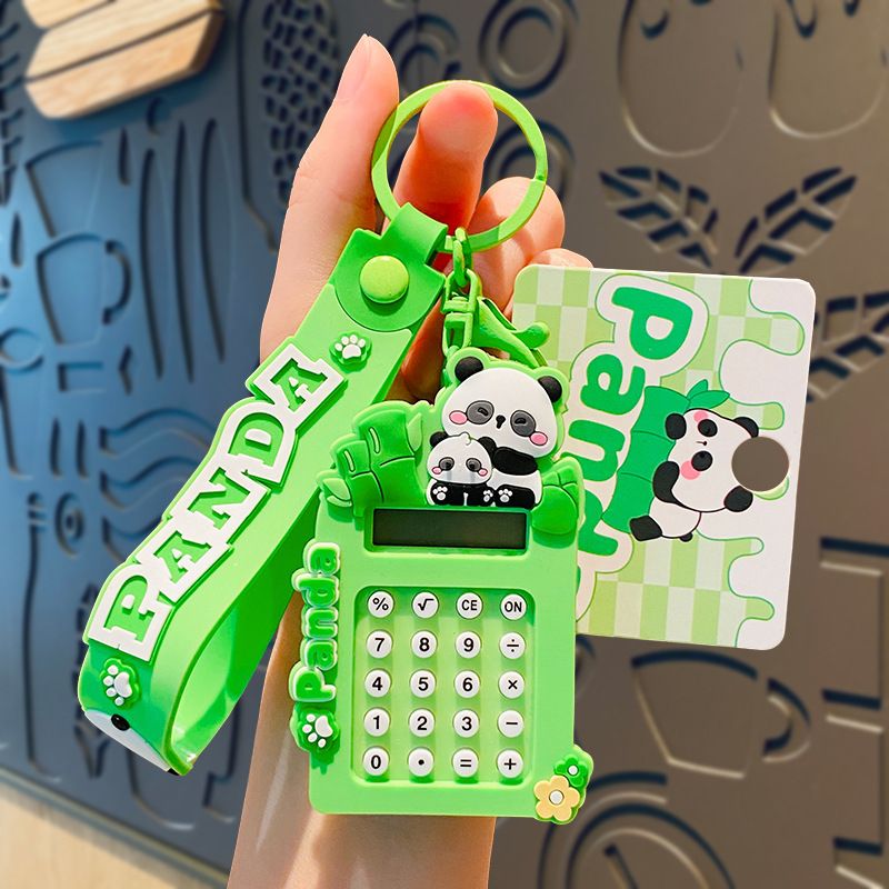 Originální kreslená panda červená kalkulačka auto klíčenka kreativní studentské tašky přívěsky ozdoby drobné dárky velkoobchod_voghion.com