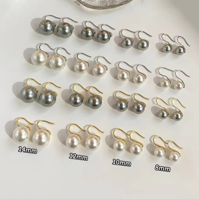 Ms. Wang's pearl earrings and high heels are simple in style, high-end and niche in design. Pearl earrings and ear hooks._voghion.com