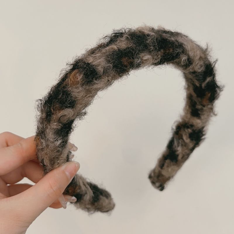 Blogger's Same Style Lamb Plush Leopard Print Large Intestine Hair Ring Autumn and Winter Face-Showing Small Niche High Skull Pressure Hair Hoop Hair _voghion.com