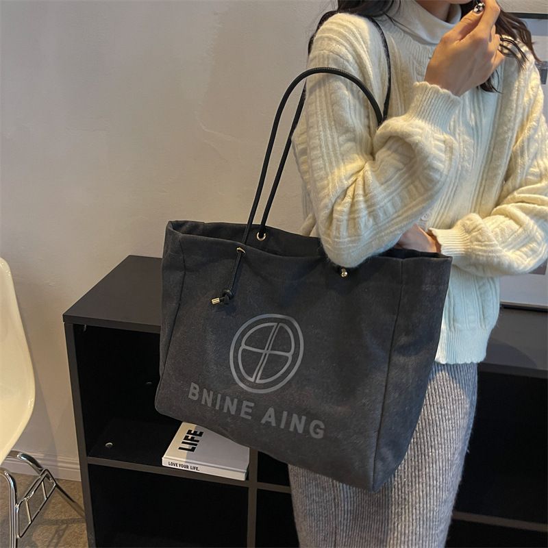 Koreanesch Versioun Leinwandtasch fir Fraen 2023 nei trendy a modesch Studentenparty-Tote-Tasch mat grousser Kapazitéit portabler Schëllertasch_voghion.com