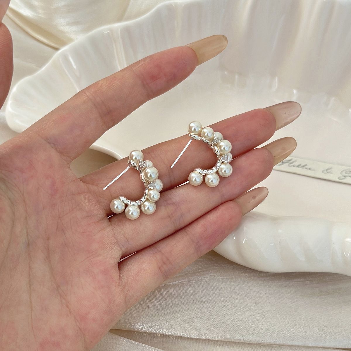 Nischen-C-förmigen Ring Perle Ohrringe Ohrringe Damen Sommer Licht Luxus High-End Temperament Ohrringe 2025 Neue Explosion_voghion.com