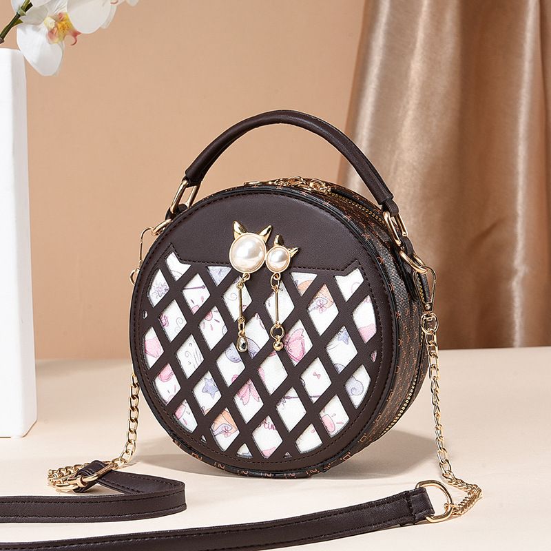 Dámská taška jarní a letní osobnost módní trend tisk high-end smysl široký pás malá kulatá taška crossbody řetízková taška_voghion.com