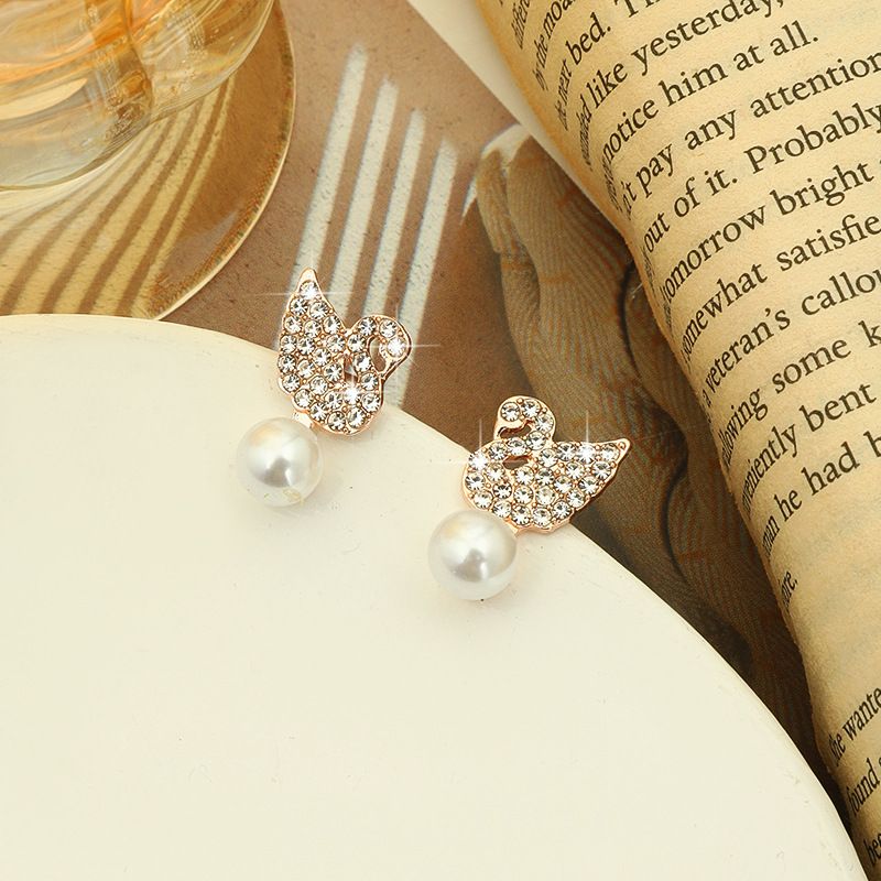 Pearl Earrings Are Fashionable Exquisite Swan Shaped Luxurious And High-end. They Exude A Unique And Niche Design_voghion.com