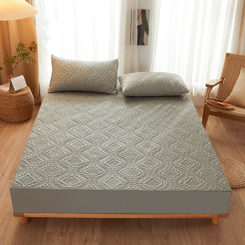 Quilted Waterproof Mattress Protector - Fitted Sheet Style (Hypoallergenic Dust Mite Proof Non-Slip Breathable Cotton Layer Machine Washable)_voghion.com