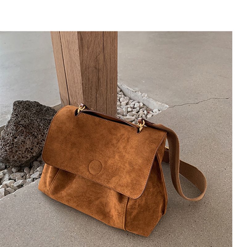 Niche Design Sac haut de gamme pour l'automne et l'hiver Sac de messager grande capacité pour femme Sac à bandoulière Sac pour femme Grand sac Sac de banlieue en velours_voghion.com