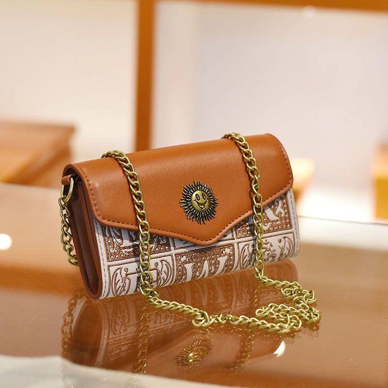 Kleine quadratische Cross-Body-Tasche mit Retro-Stickerei-Print, vielseitige Mode-Kettentasche, Nischendesign, hochwertige Umhängetasche für Damen_voghion.com
