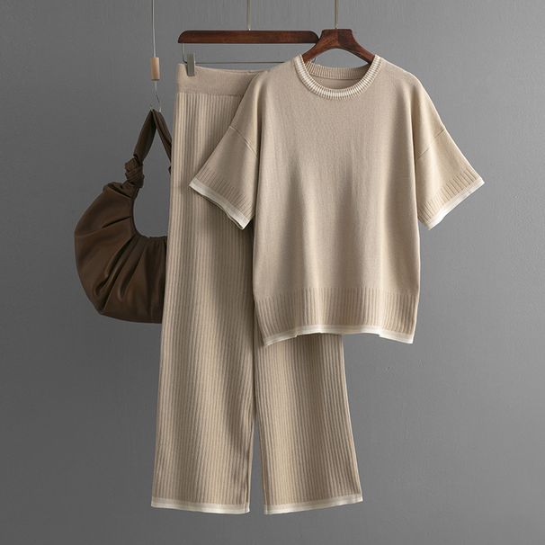 Top feminino de manga curta com gola e calças skinny caneladas com bordas em cores contrastantes, terno de duas peças em malha_voghion.com