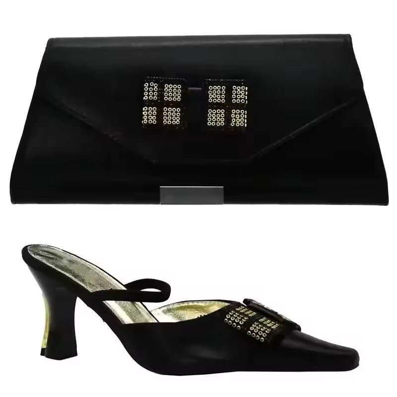 Dopełnij imprezę zestawem sandałów na wysokim obcasie z ozdobną okrągłą główką w kształcie ryby i elastycznymi paskami z tyłu oraz torebką wysadzaną diamentami_voghion.com