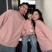 Set con felpa con cappuccio e scritta rosa per la famiglia: maglione in pile di ispirazione coreana e pantaloni a gamba dritta (S-3XL, 95% cotone, outfit coordinati pronti per Instagram)_voghion.com