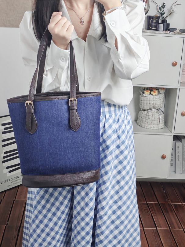 Damen Bucket 2024 Sommer Neue Nischenmode Vielseitige trendige strukturierte große Kapazität einfache Umhängetasche_voghion.com