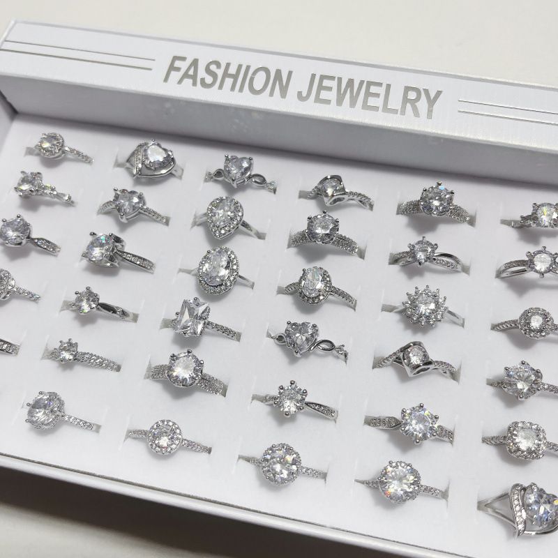 Moissanite Diamond Six-Prong Simulation Wedding Light Luxury High-End Sense Ring_voghion.com