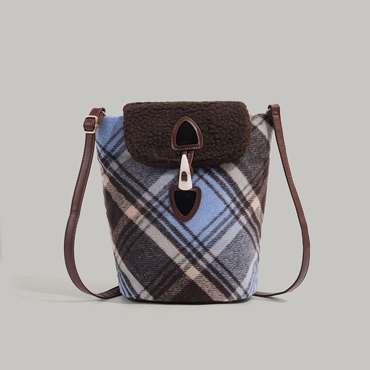 Autumn And Winter Plush Cow Bucket Bag Fashionable And Versatile, Personalized Pattern Shoulder Bag, Casual And Simple_voghion.com