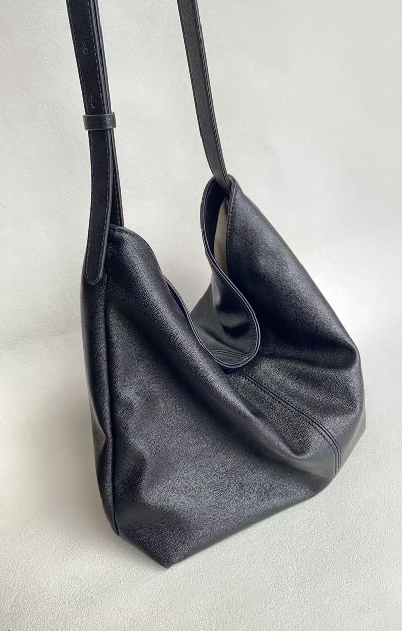 Borsa a tracolla grande con pieghe e design di nicchia alla moda_voghion.com