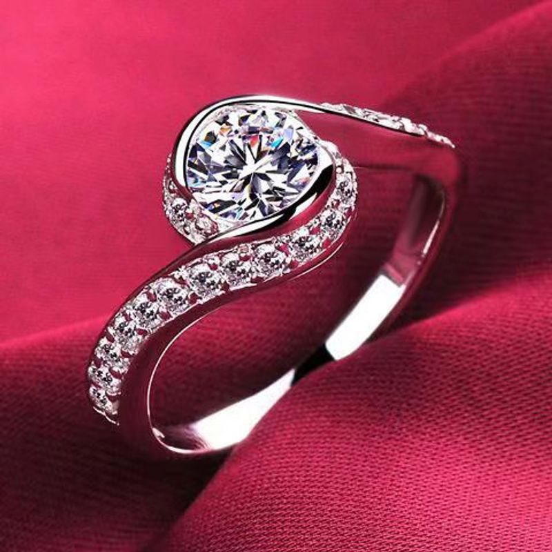 Live Simple Twist Arm voor vrouwen, super glanzende 1 karaat harten, acht pijlen en zirkoon verlovingsaanzoekring_voghion.com